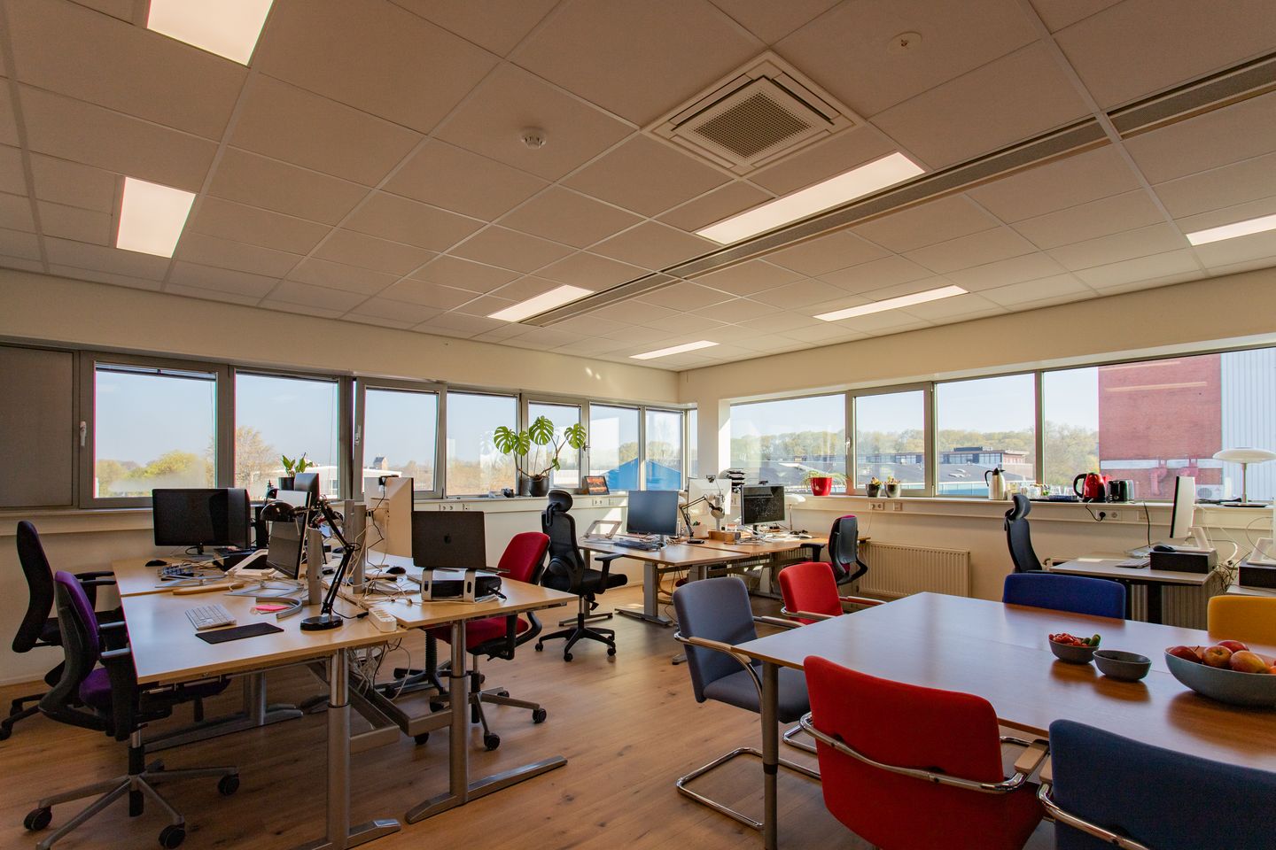 View photo 2 of Johan van Hasseltweg 2-D6