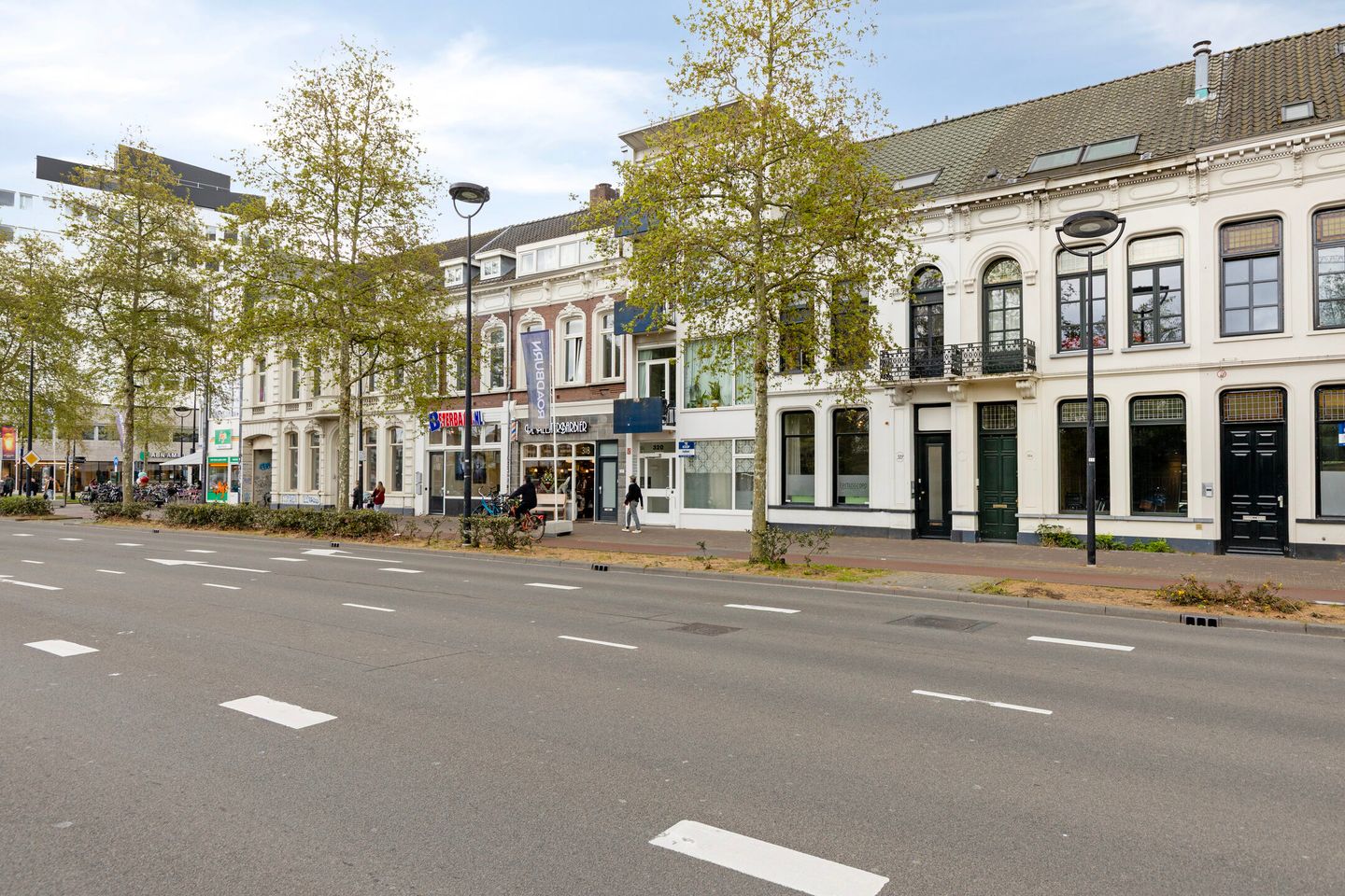 Bekijk foto 4 van Spoorlaan 322