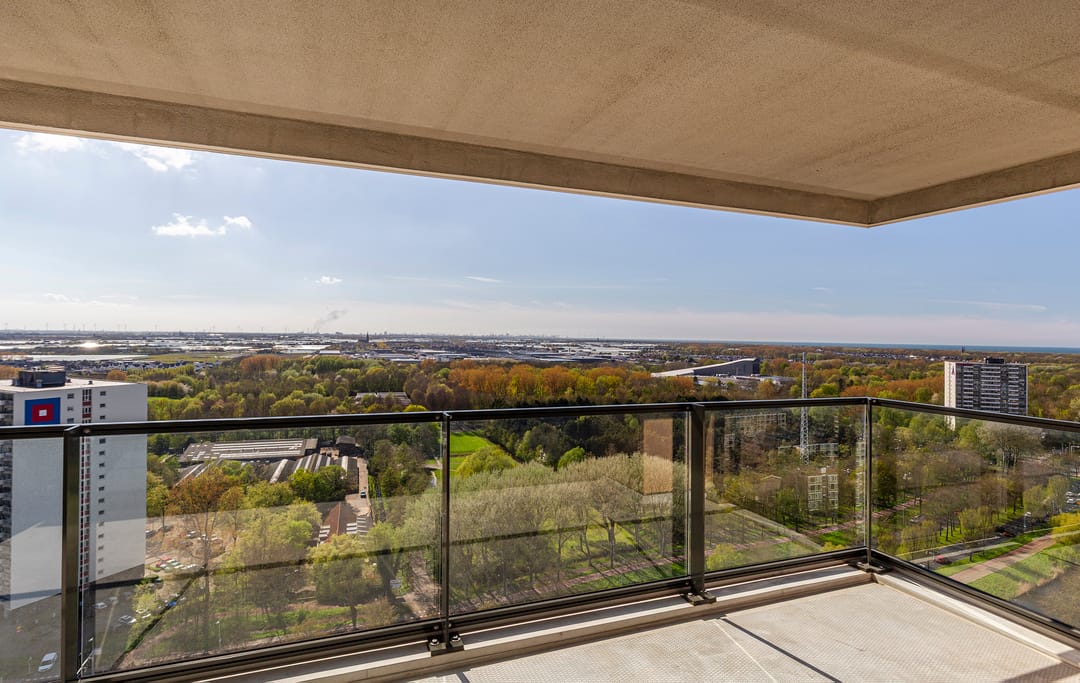 Panoramic 20th Floor Apartment with Sea, City and Dune Views — 16