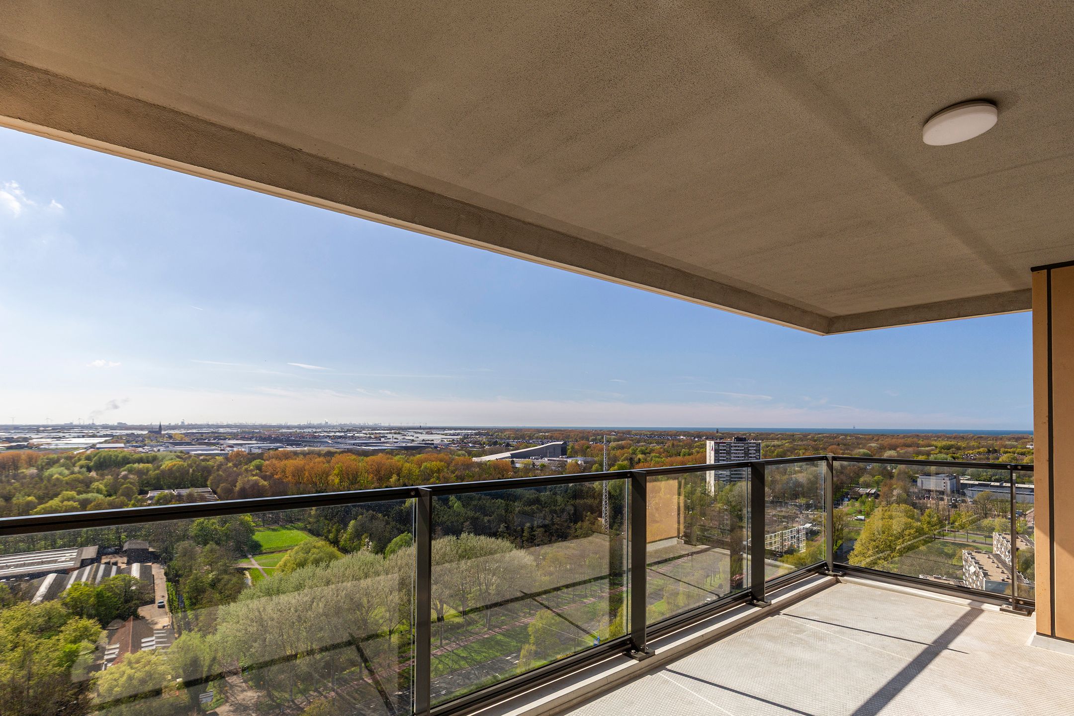 Panoramic 20th Floor Apartment with Sea, City and Dune Views — 15