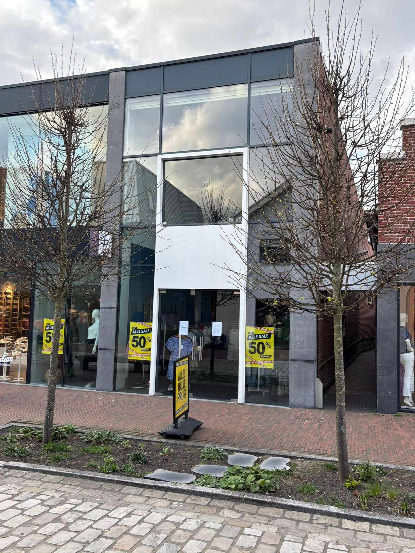 Bekijk foto 2 van Haarstraat 32