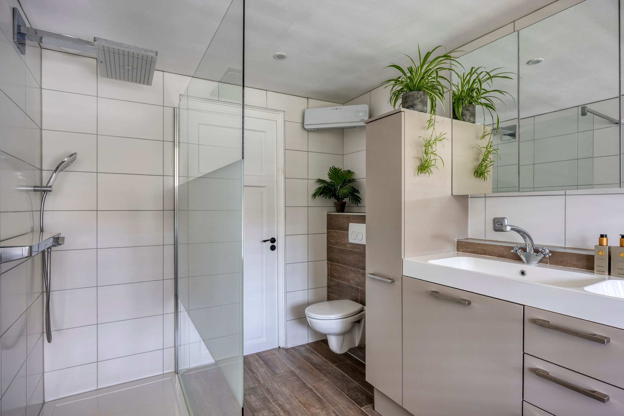 Photo 21 of Wilhelminastraat 58