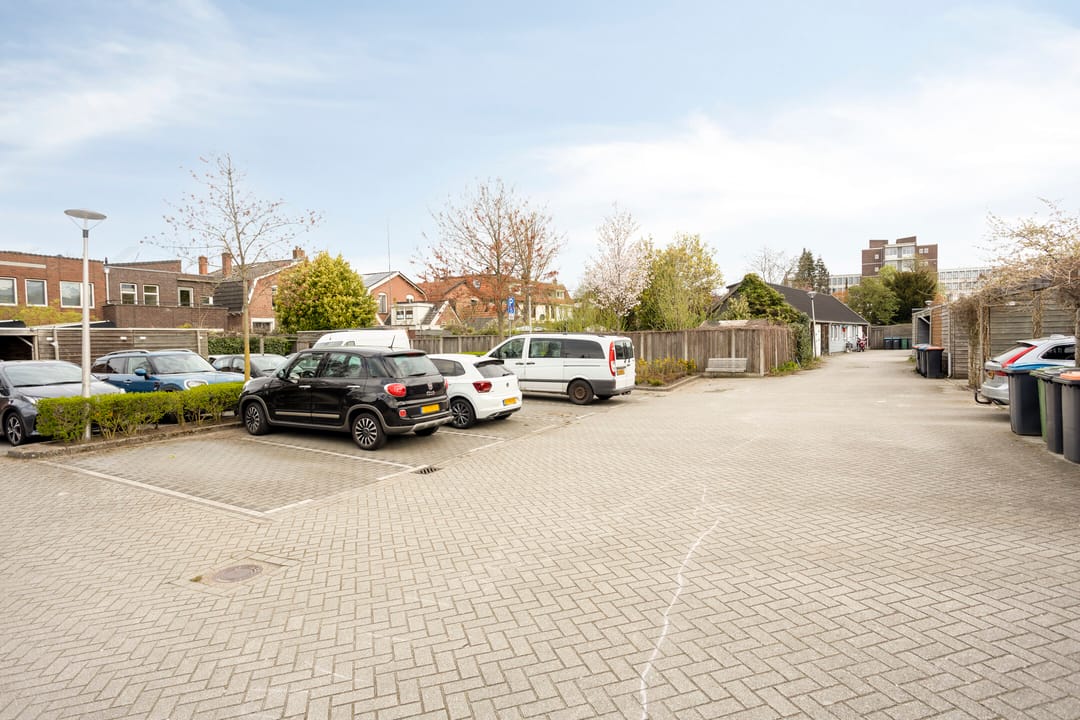 Spacious move-in ready terraced home with six bedrooms near Enschede city centre — 47