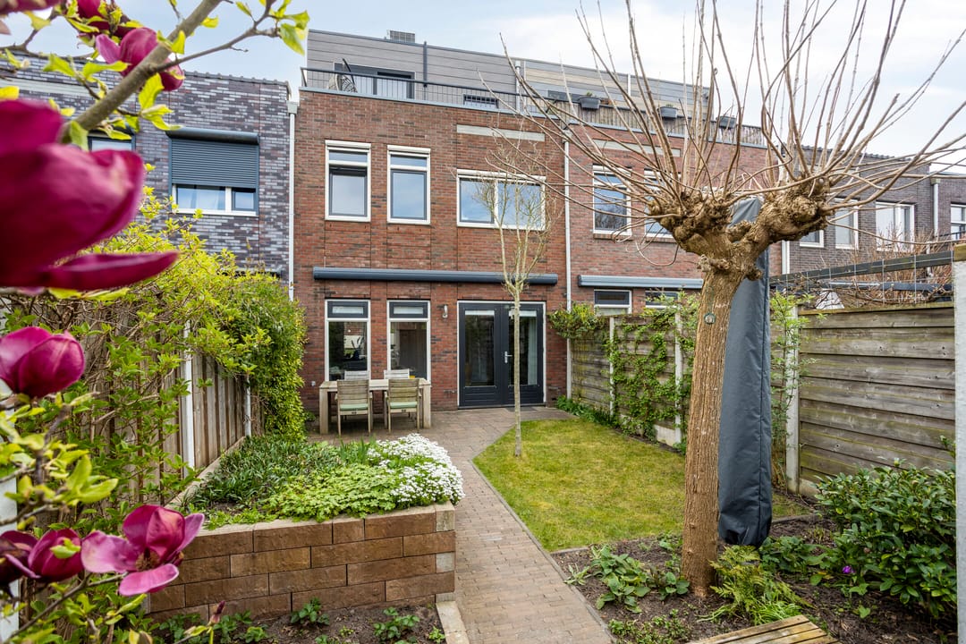 Spacious move-in ready terraced home with six bedrooms near Enschede city centre — 43