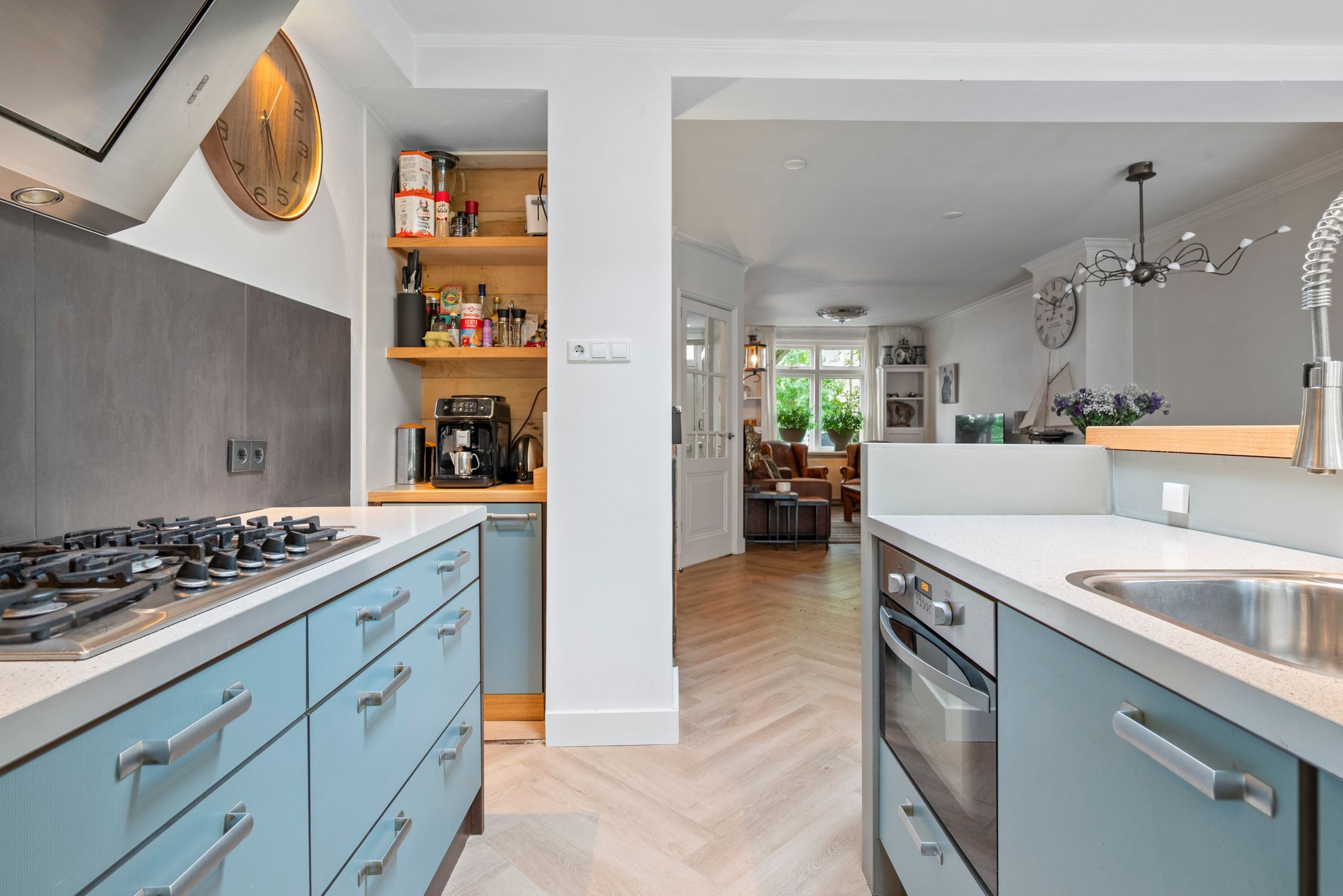 Foto 12 van Van 't Hoffstraat 43