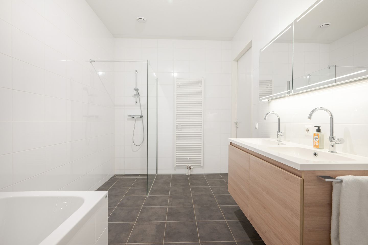 Foto 40 van Valkenlaar 108