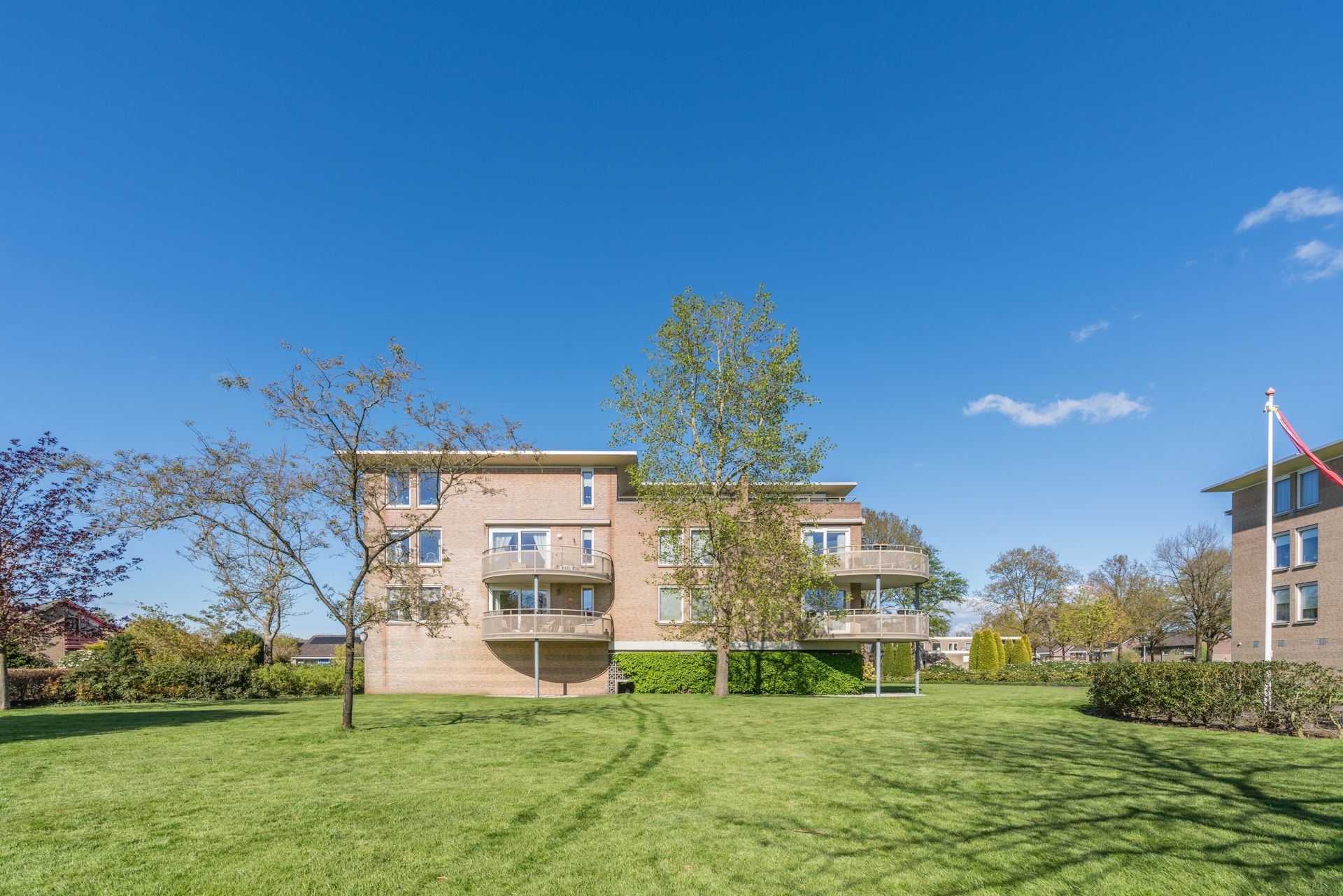 van Emstplein 45