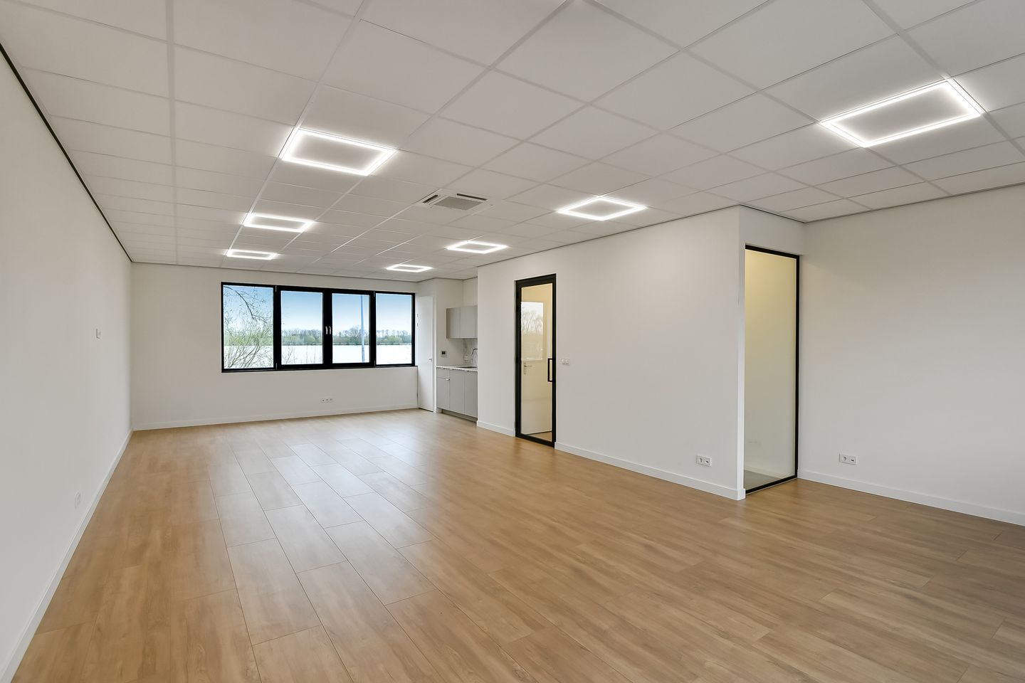 Bekijk foto 4 van Industrieweg Oost 9-g10