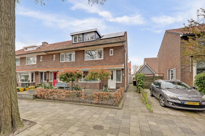 Photo 4 of Comm d Vos v Steenwijklaan 81