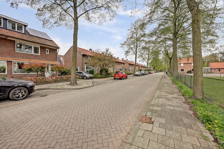 Photo 2 of Comm d Vos v Steenwijklaan 81