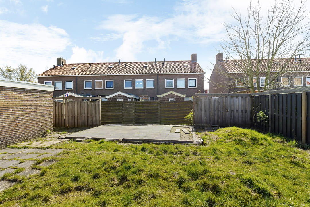 Ruime hoekwoning met vier slaapkamers nabij het centrum van Bolsward — 17