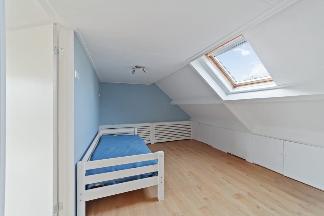 Spacious family home with five bedrooms in child-friendly Opstal neighborhood — 28