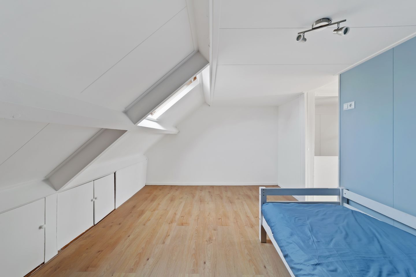 Spacious family home with five bedrooms in child-friendly Opstal neighborhood — 29