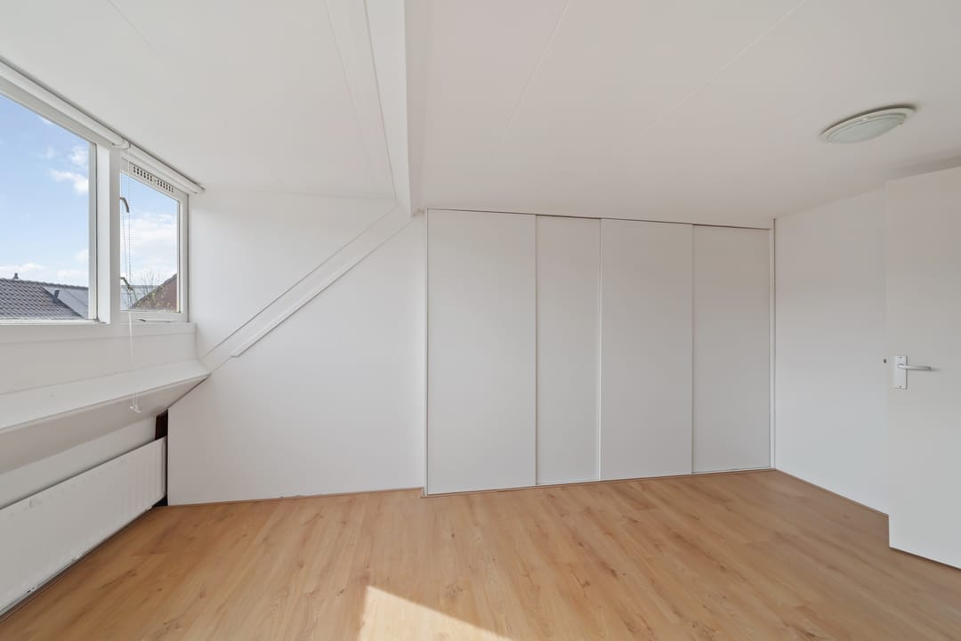 Spacious family home with five bedrooms in child-friendly Opstal neighborhood — 32