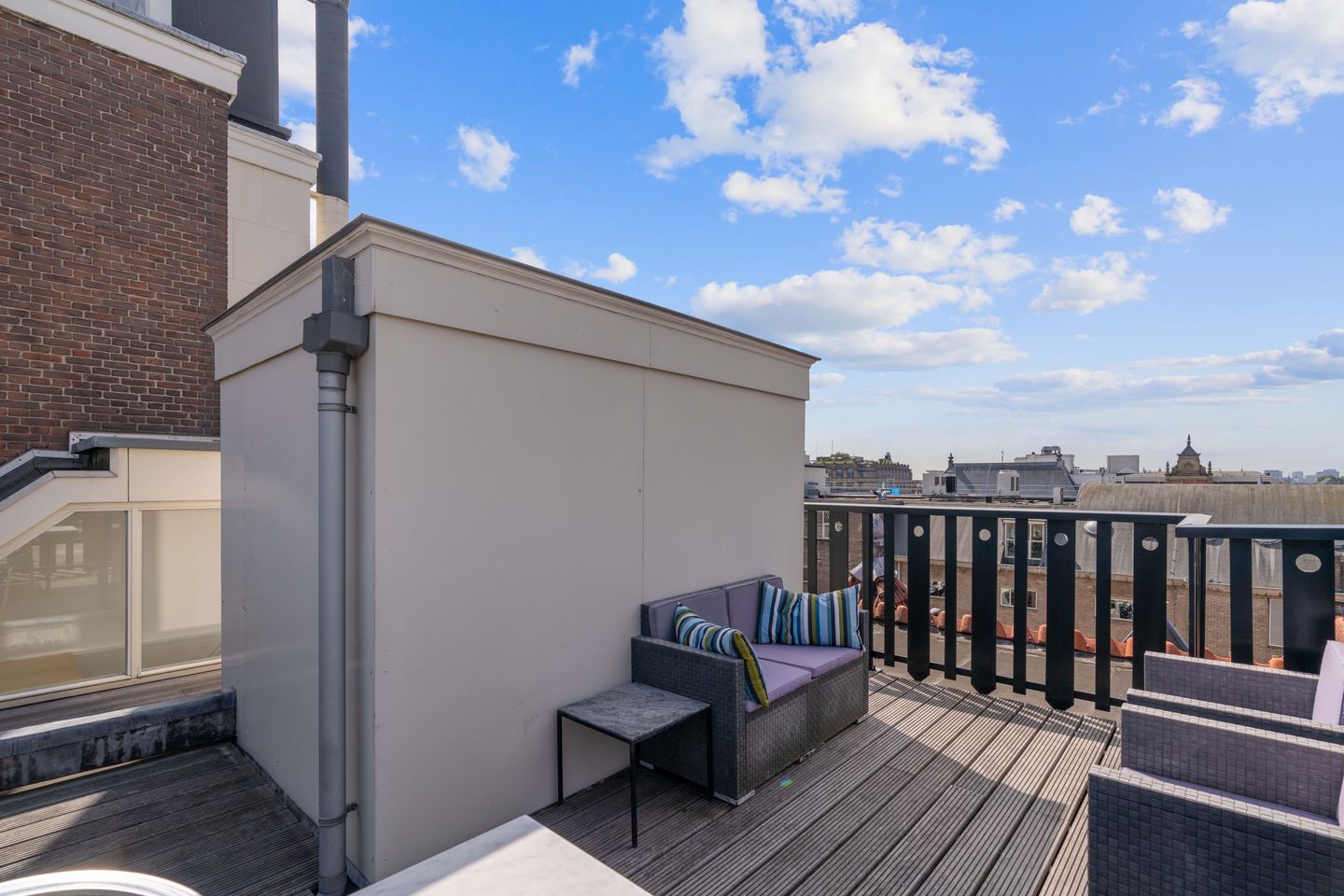 Luxury Apartment with Roof Terrace in Historic Canal Belt Building — 29