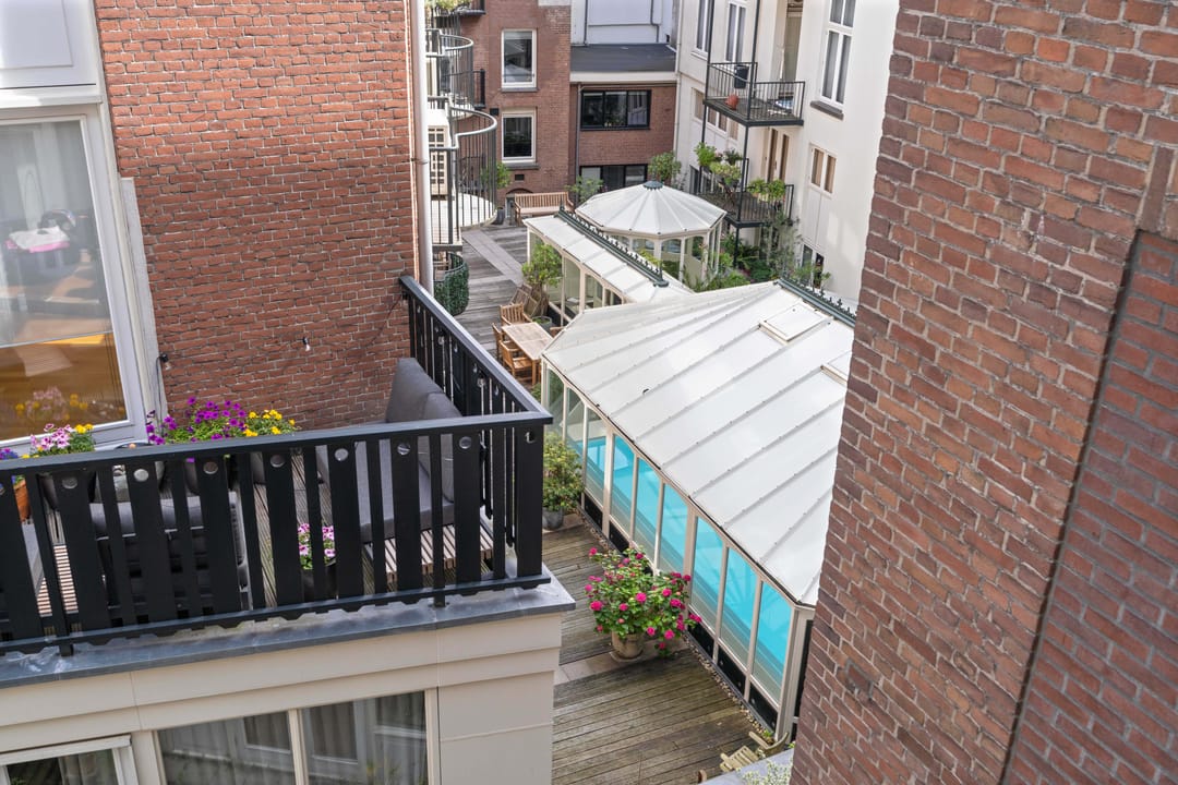 Luxury Apartment with Roof Terrace in Historic Canal Belt Building — 41