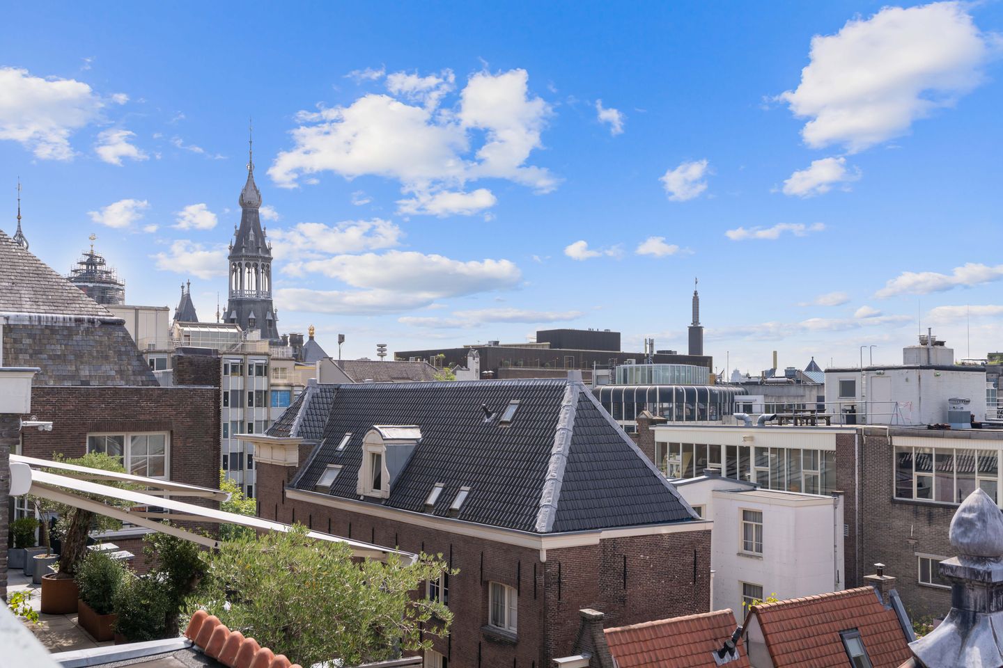 Luxury Apartment with Roof Terrace in Historic Canal Belt Building — 34
