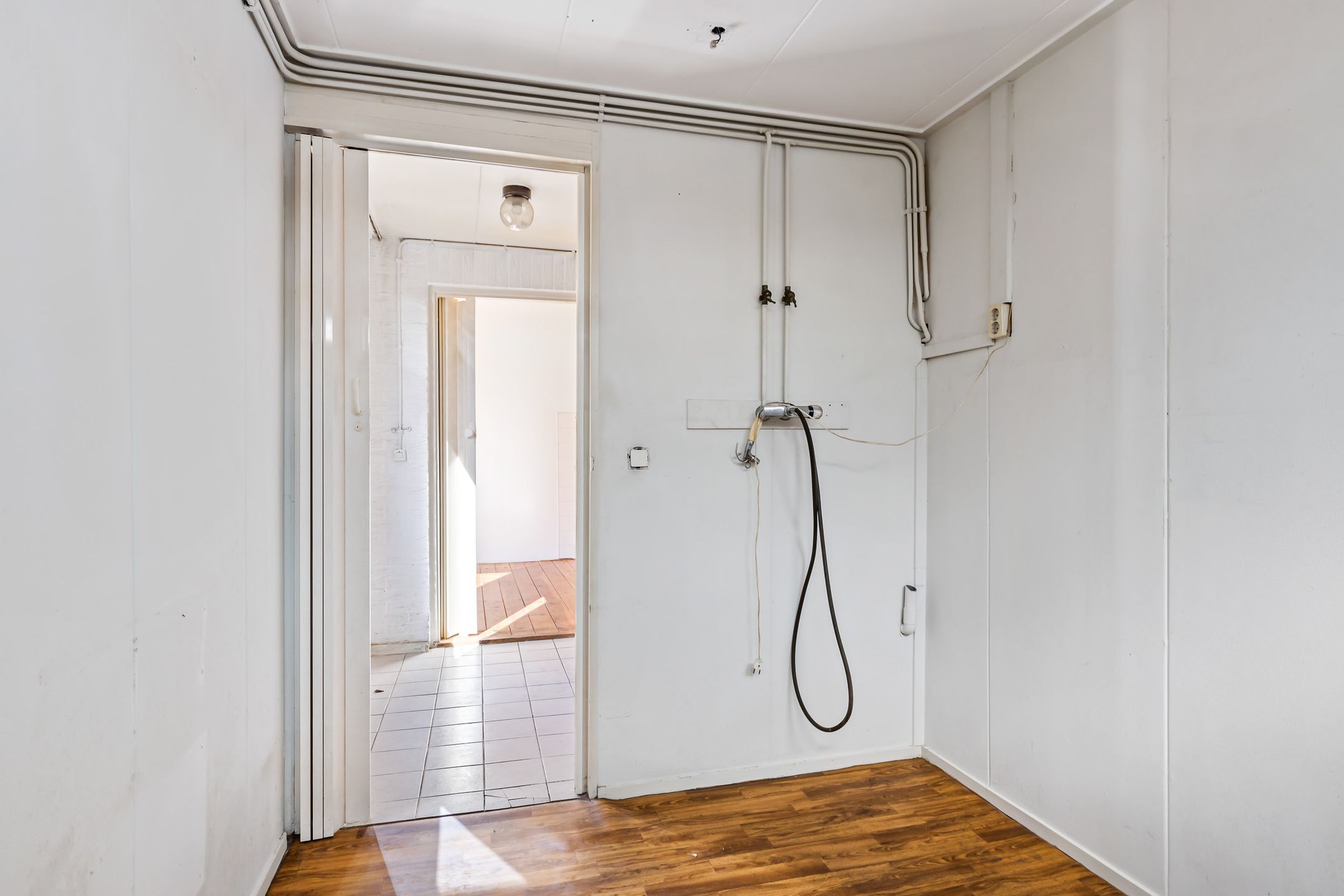 Photo 15 of De Him 8