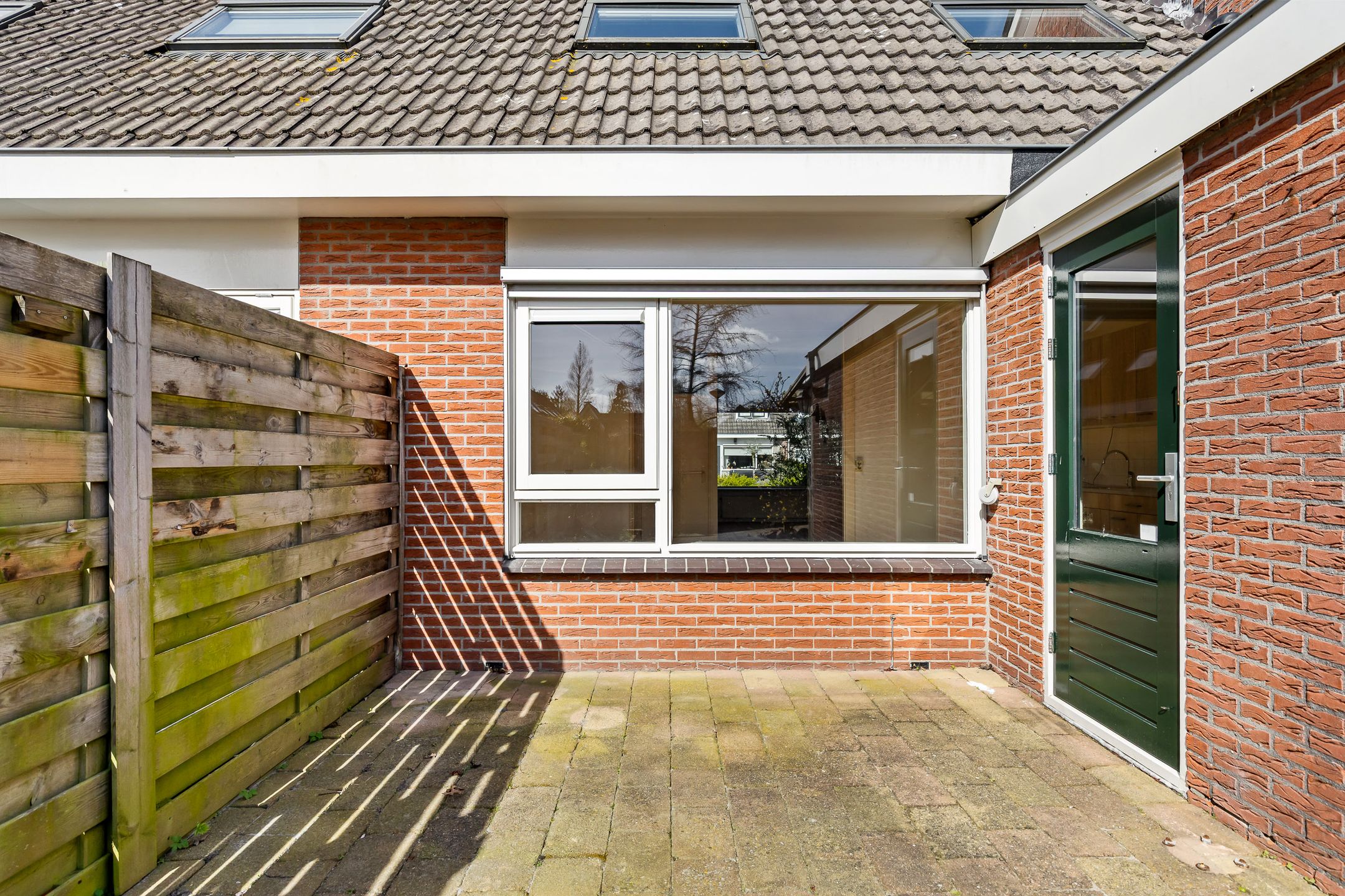 Photo 21 of De Him 8