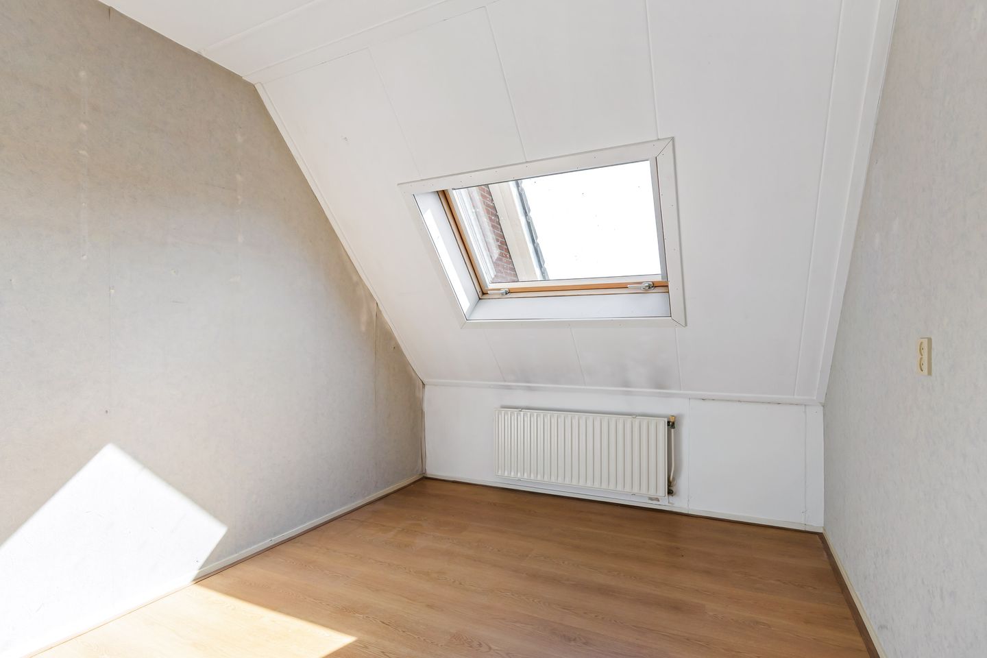 Photo 29 of De Him 8