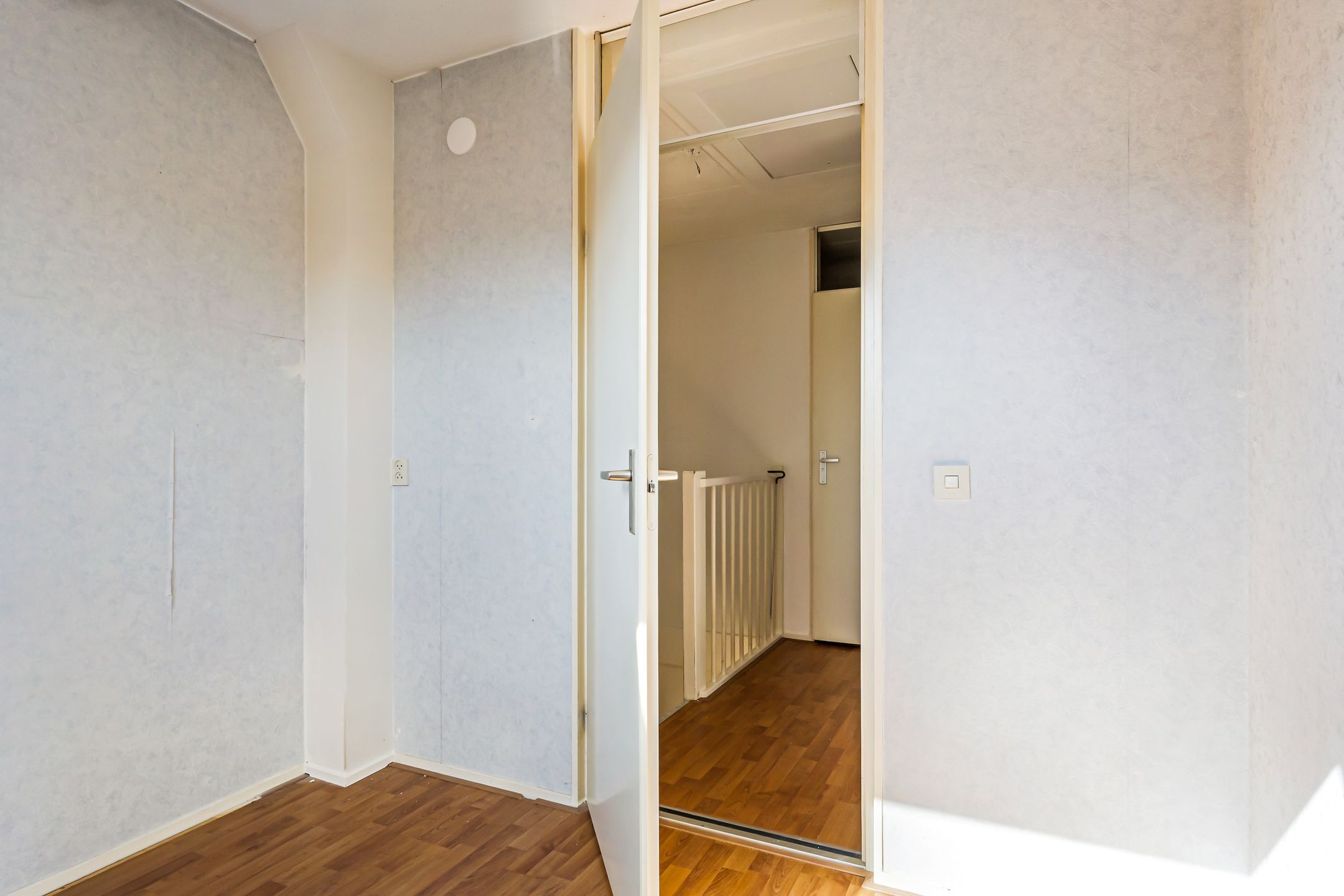 Photo 24 of De Him 8