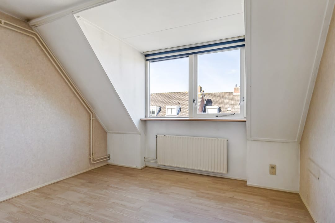 Photo 26 of De Him 8