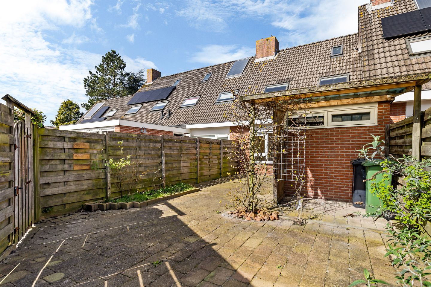 Photo 20 of De Him 8