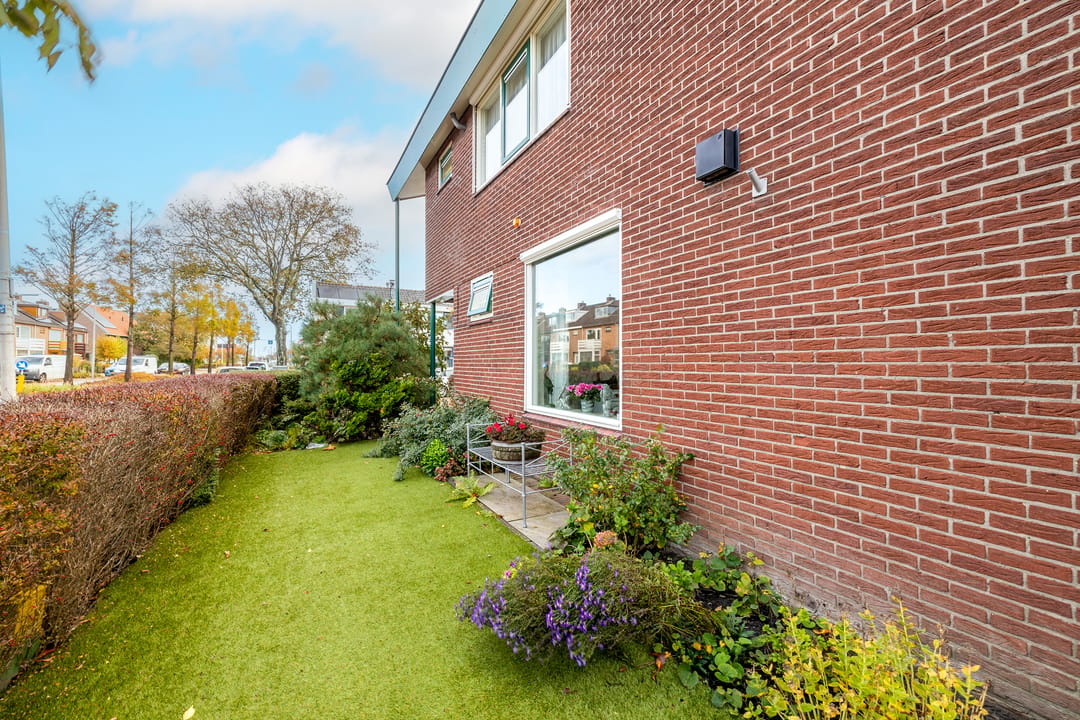 Charming detached family home with spacious garden in Kwintsheul centre — 38