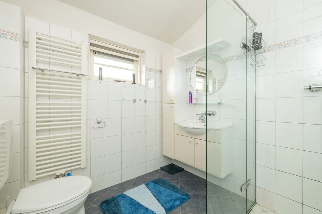 Charming detached family home with spacious garden in Kwintsheul centre — 22