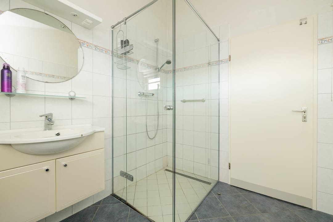 Charming detached family home with spacious garden in Kwintsheul centre — 23