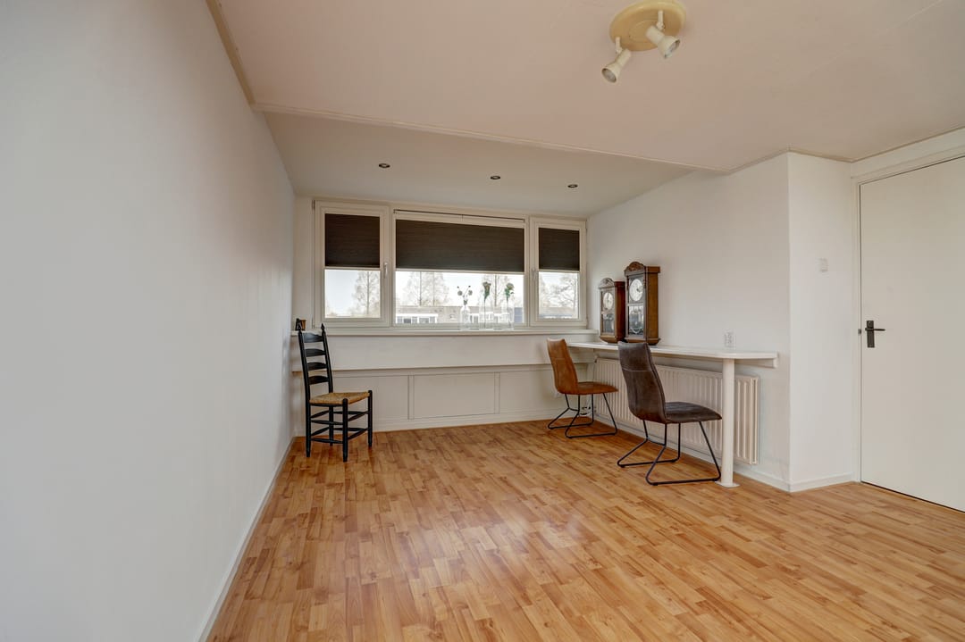 Spacious family home with four bedrooms and garage in quiet Gouda neighborhood — 26