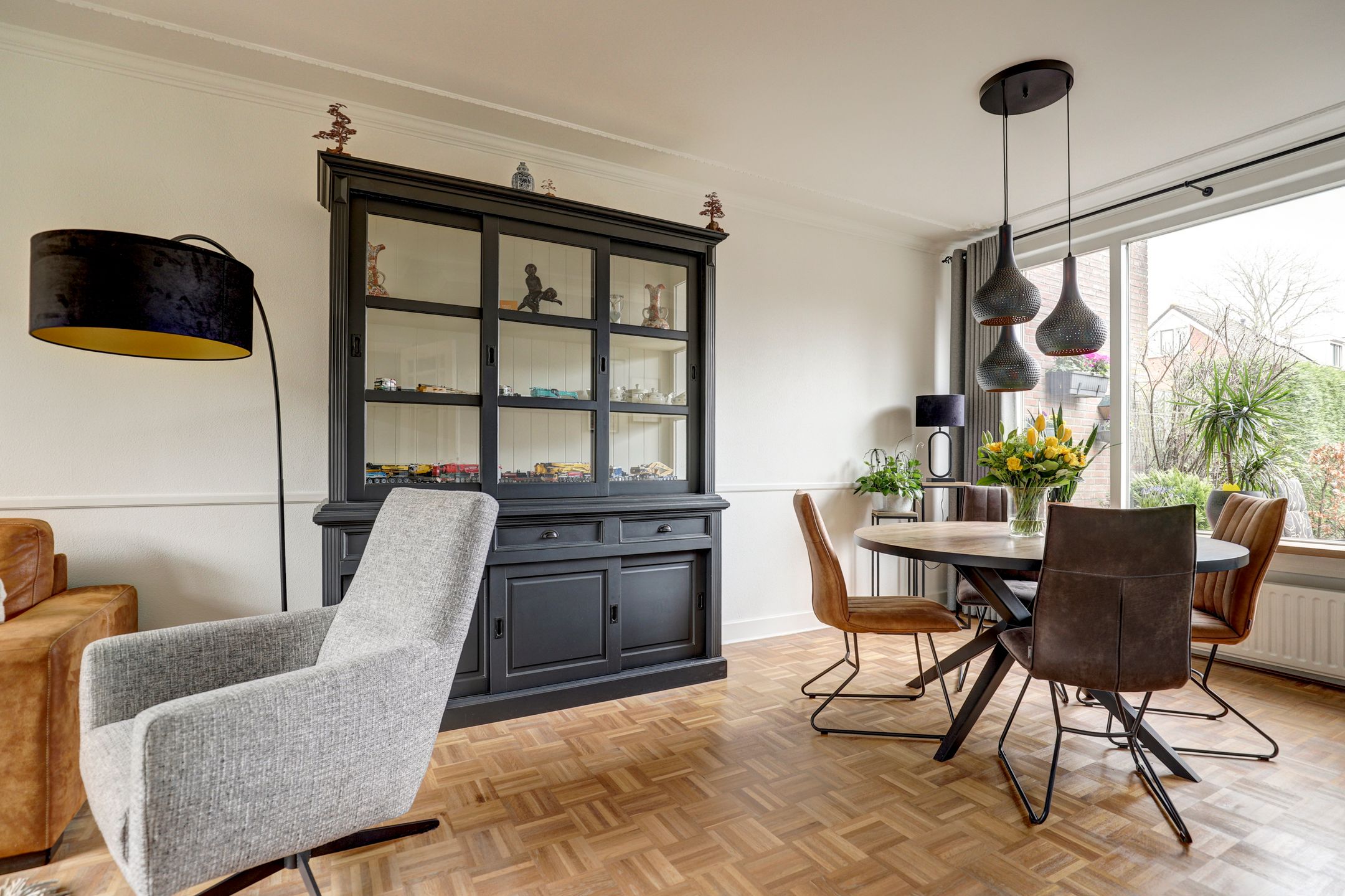 Spacious family home with four bedrooms and garage in quiet Gouda neighborhood — 12