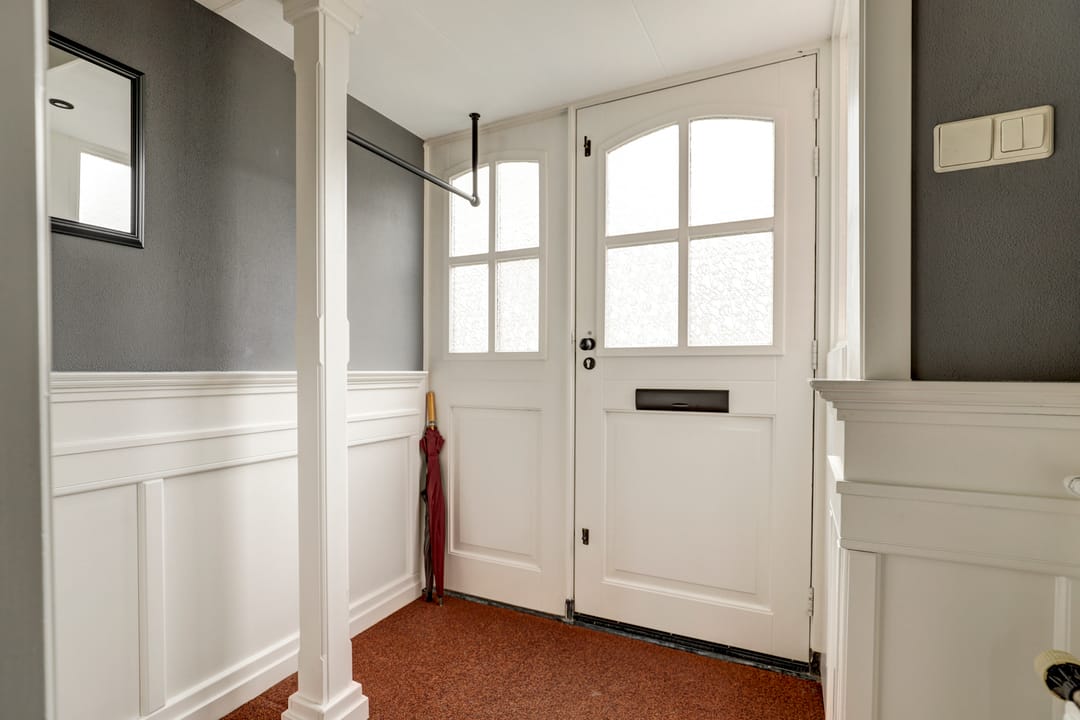 Spacious family home with four bedrooms and garage in quiet Gouda neighborhood — 7