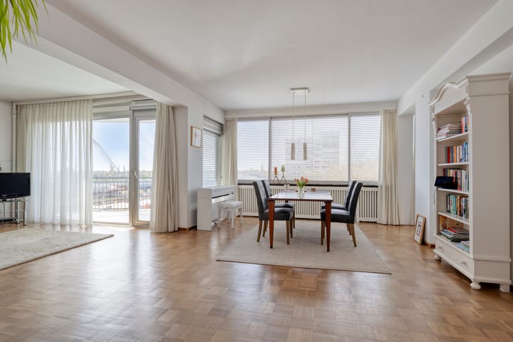 Photo 2 of Meander 129