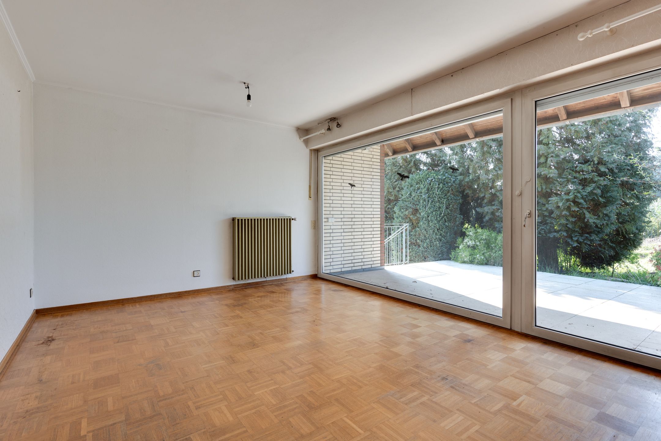 Spacious Detached Family Home with Full Basement on Large Plot Near Rhine — 12