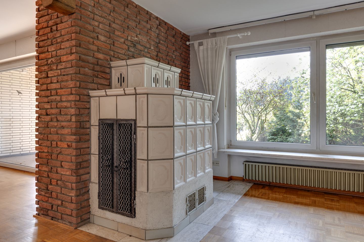 Spacious Detached Family Home with Full Basement on Large Plot Near Rhine — 14