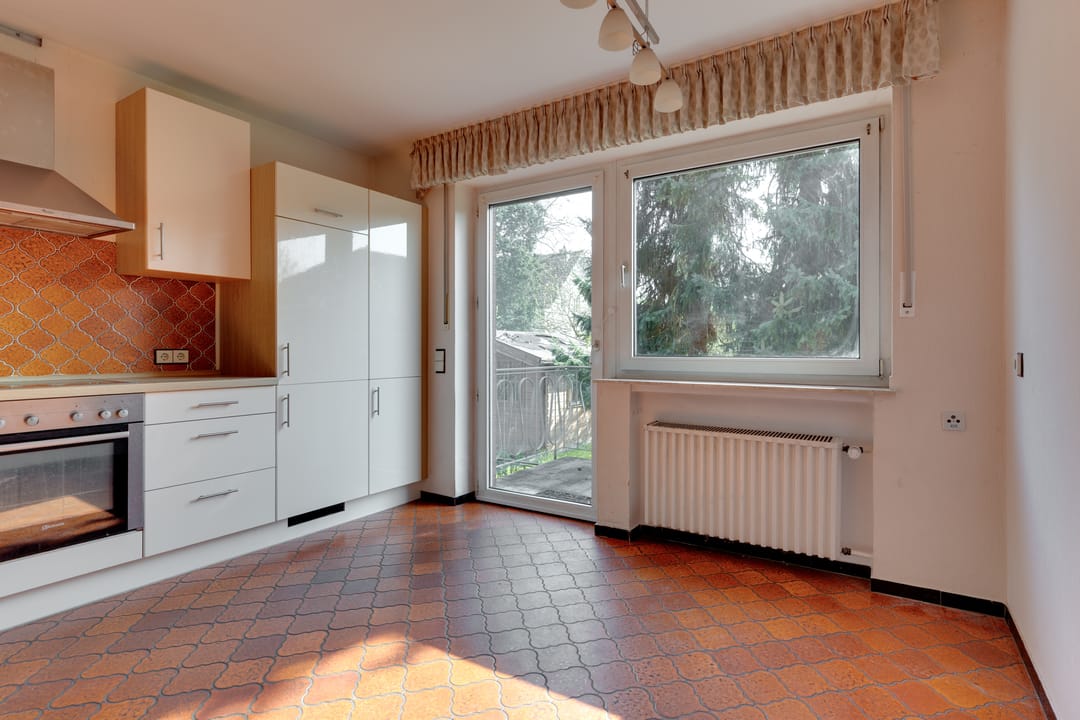 Spacious Detached Family Home with Full Basement on Large Plot Near Rhine — 16