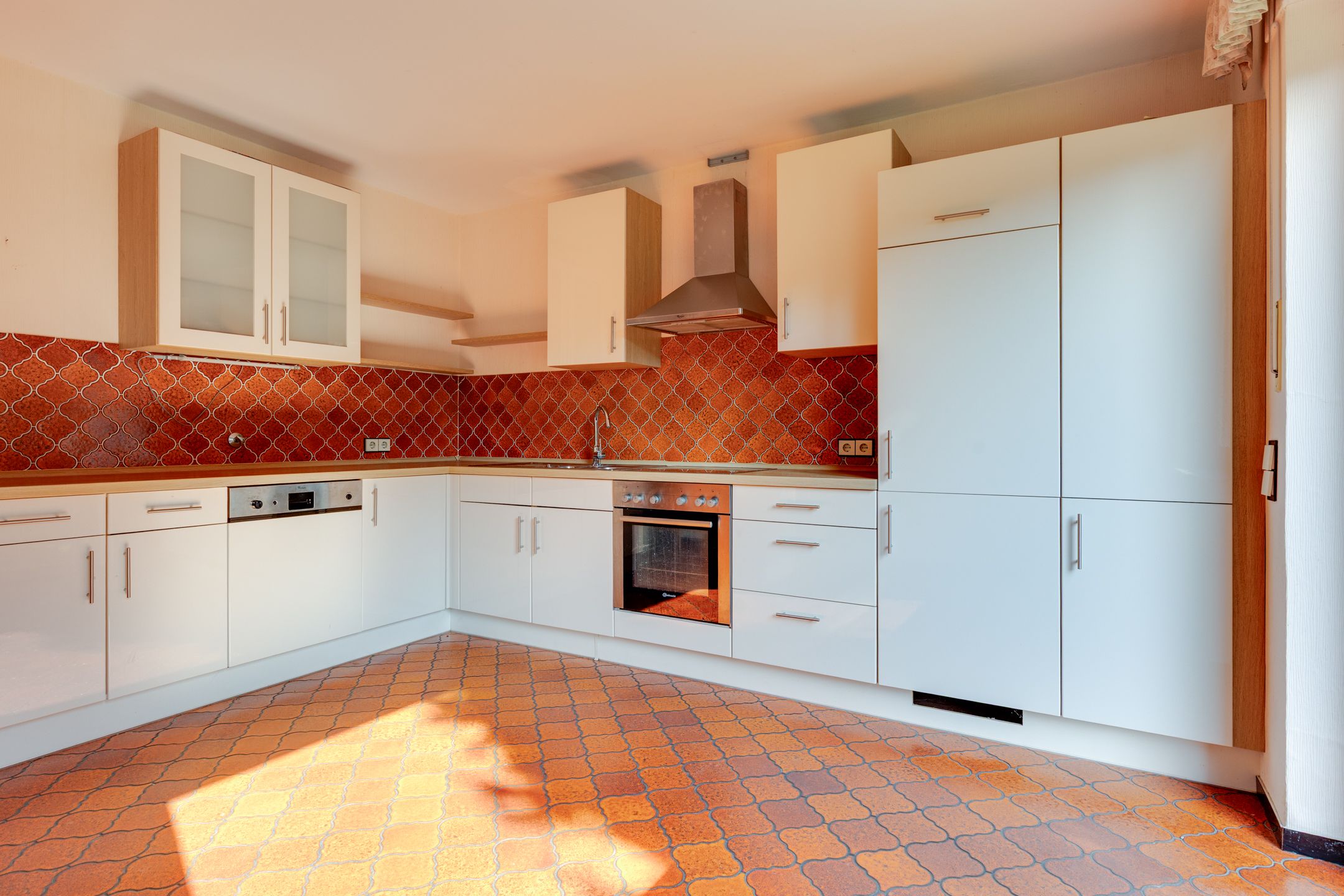 Spacious Detached Family Home with Full Basement on Large Plot Near Rhine — 18