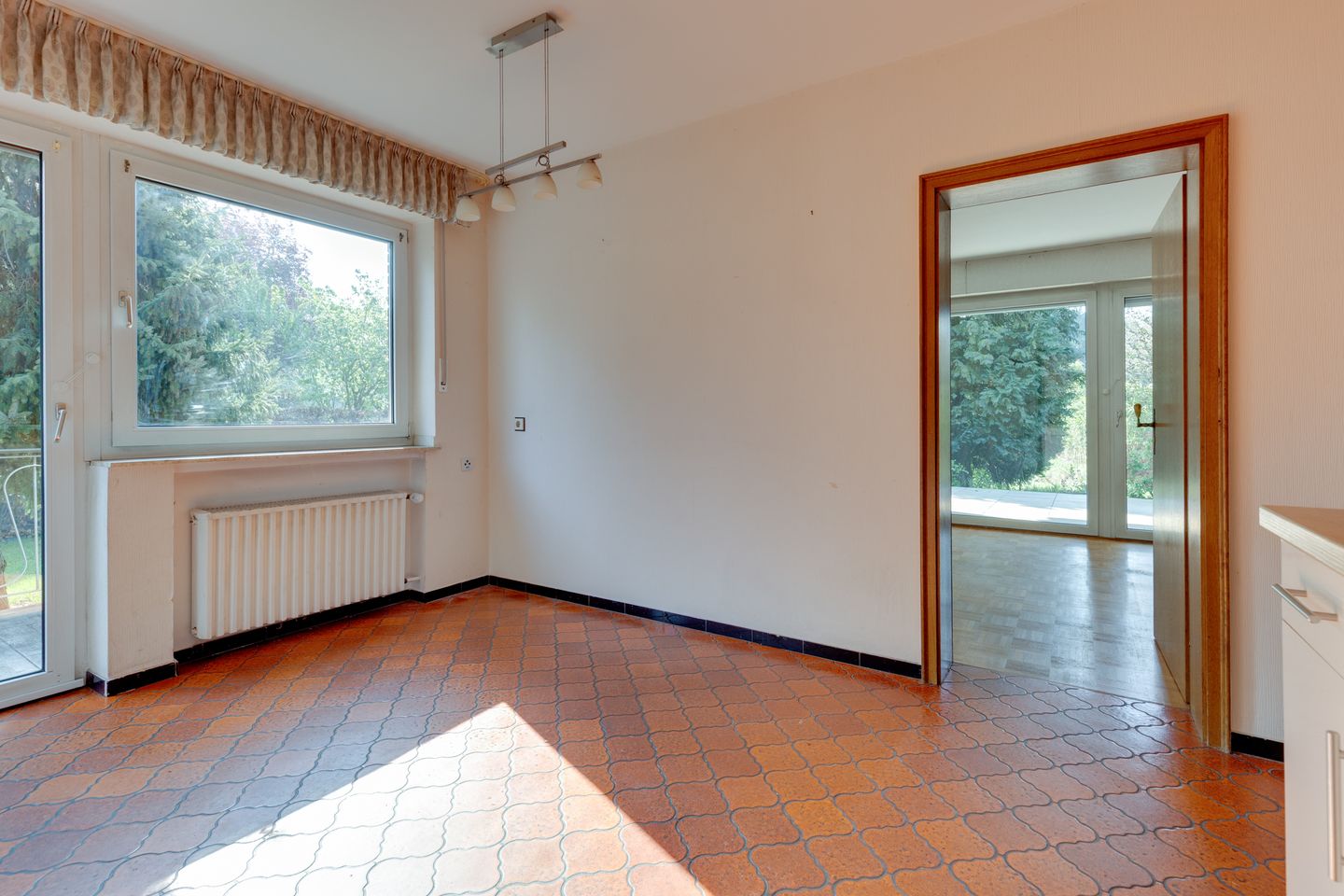 Spacious Detached Family Home with Full Basement on Large Plot Near Rhine — 20