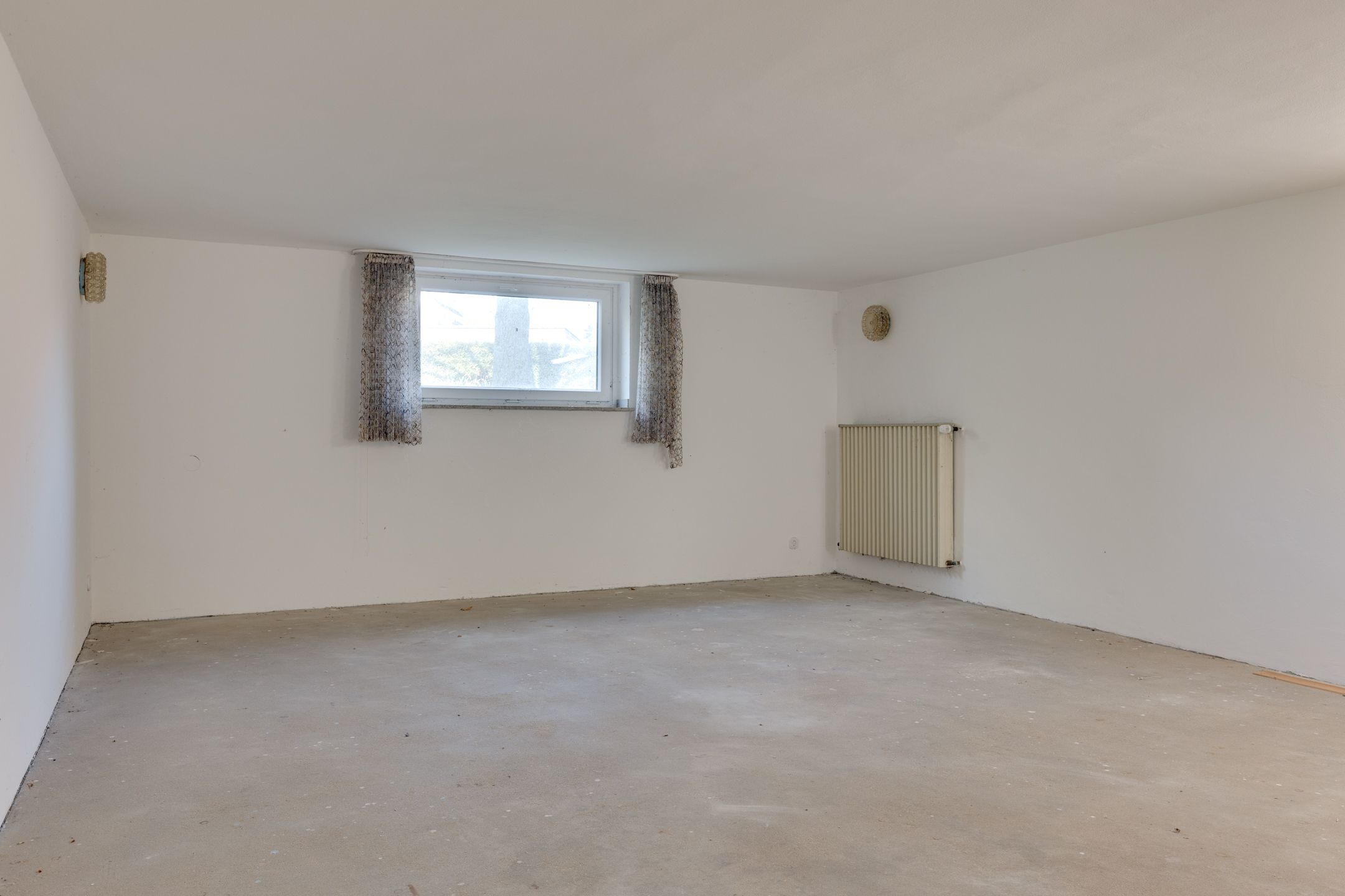 Spacious Detached Family Home with Full Basement on Large Plot Near Rhine — 39