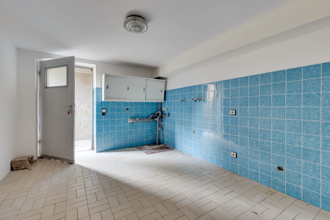 Spacious Detached Family Home with Full Basement on Large Plot Near Rhine — 41