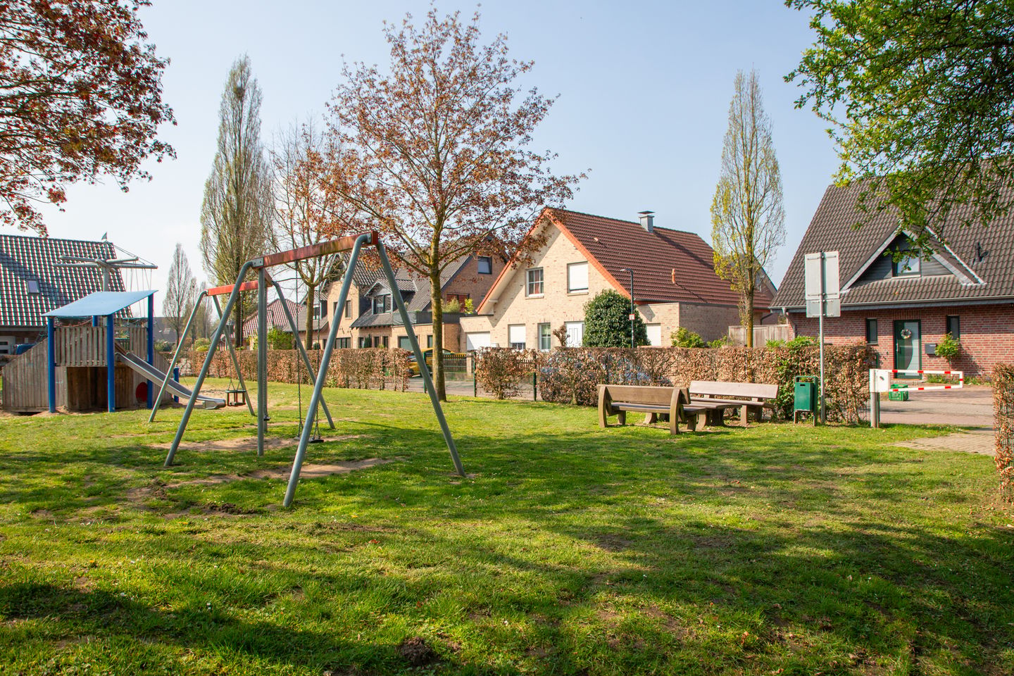 Spacious Detached Family Home with Full Basement on Large Plot Near Rhine — 50