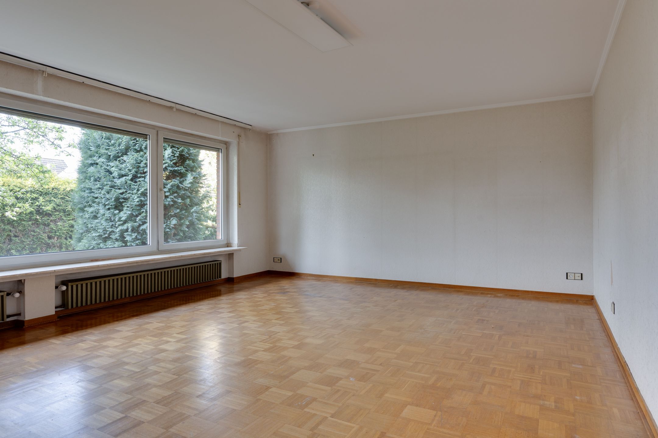 Spacious Detached Family Home with Full Basement on Large Plot Near Rhine — 15