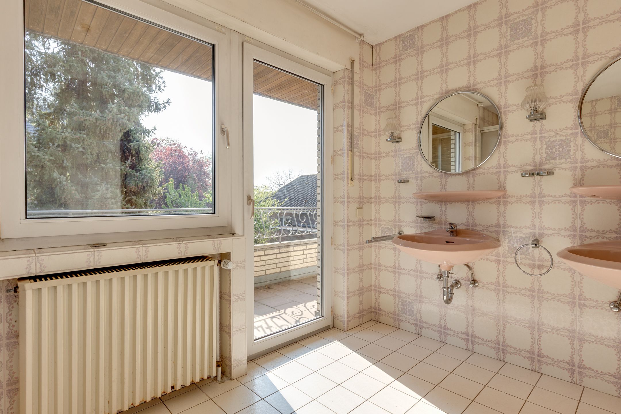 Spacious Detached Family Home with Full Basement on Large Plot Near Rhine — 33