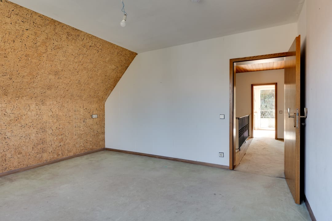 Spacious Detached Family Home with Full Basement on Large Plot Near Rhine — 28