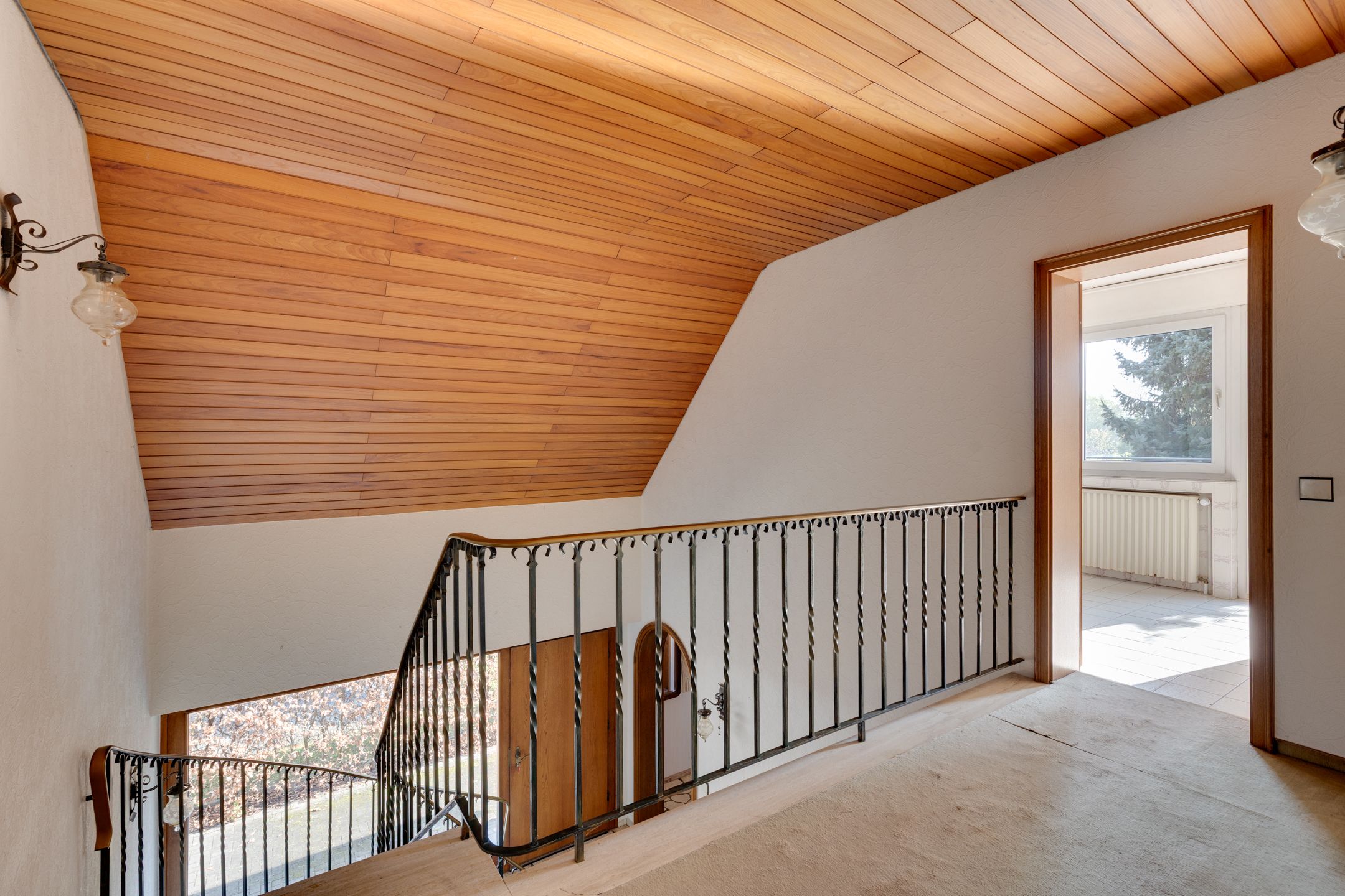 Spacious Detached Family Home with Full Basement on Large Plot Near Rhine — 24