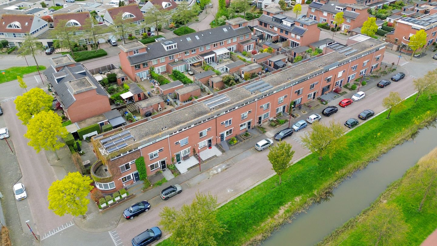 Spacious Energy-Efficient Terraced House with Rooftop Terrace in Nieuwegein — 49