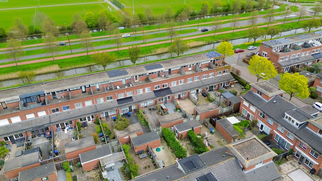 Spacious Energy-Efficient Terraced House with Rooftop Terrace in Nieuwegein — 52