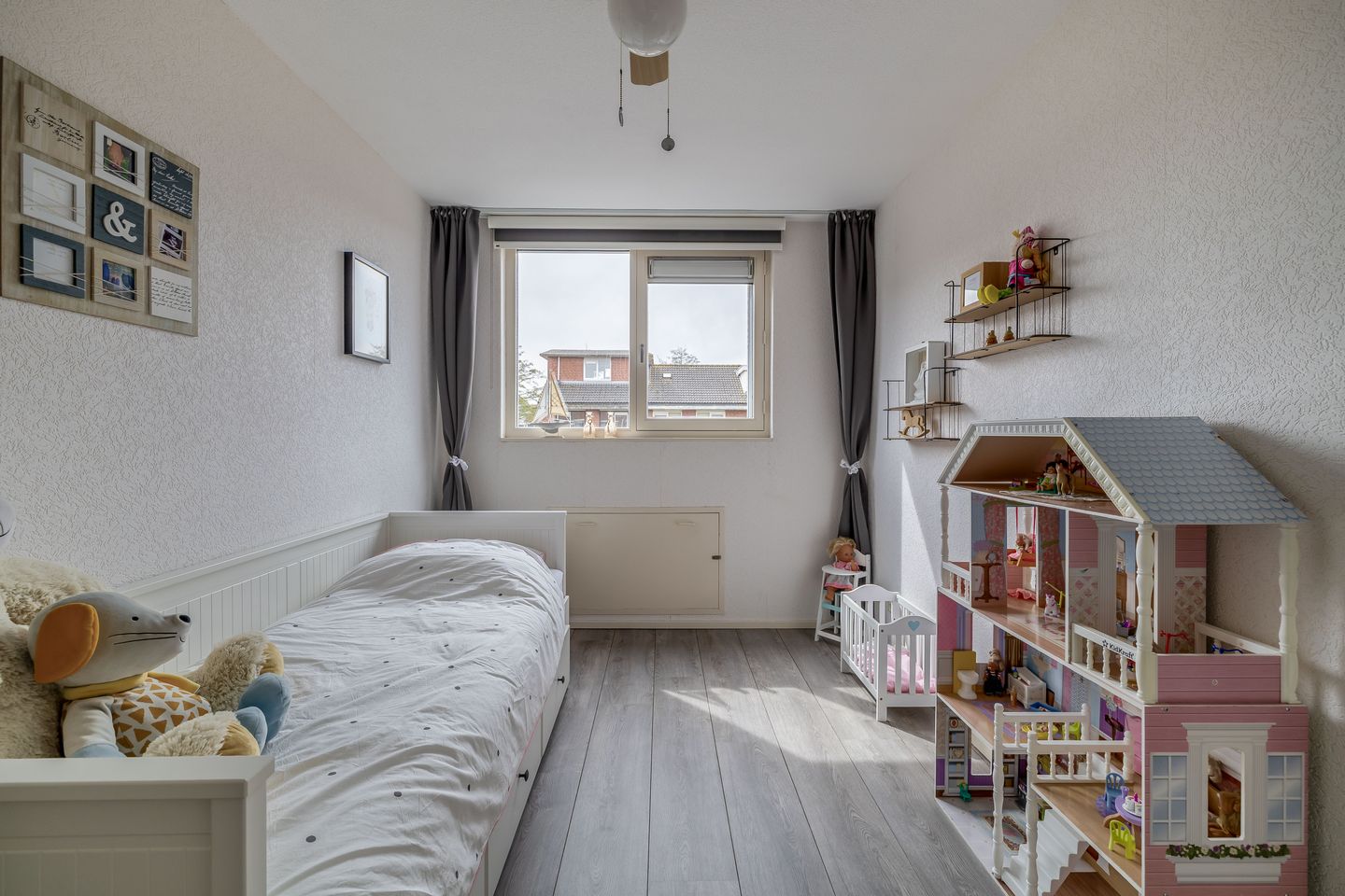 Spacious Energy-Efficient Terraced House with Rooftop Terrace in Nieuwegein — 29