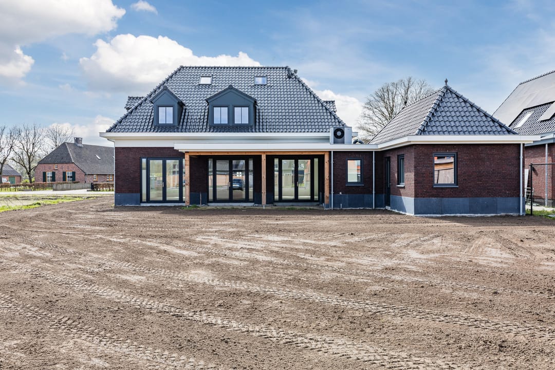 Photo 31 of Mr de la Courtstraat 15-E